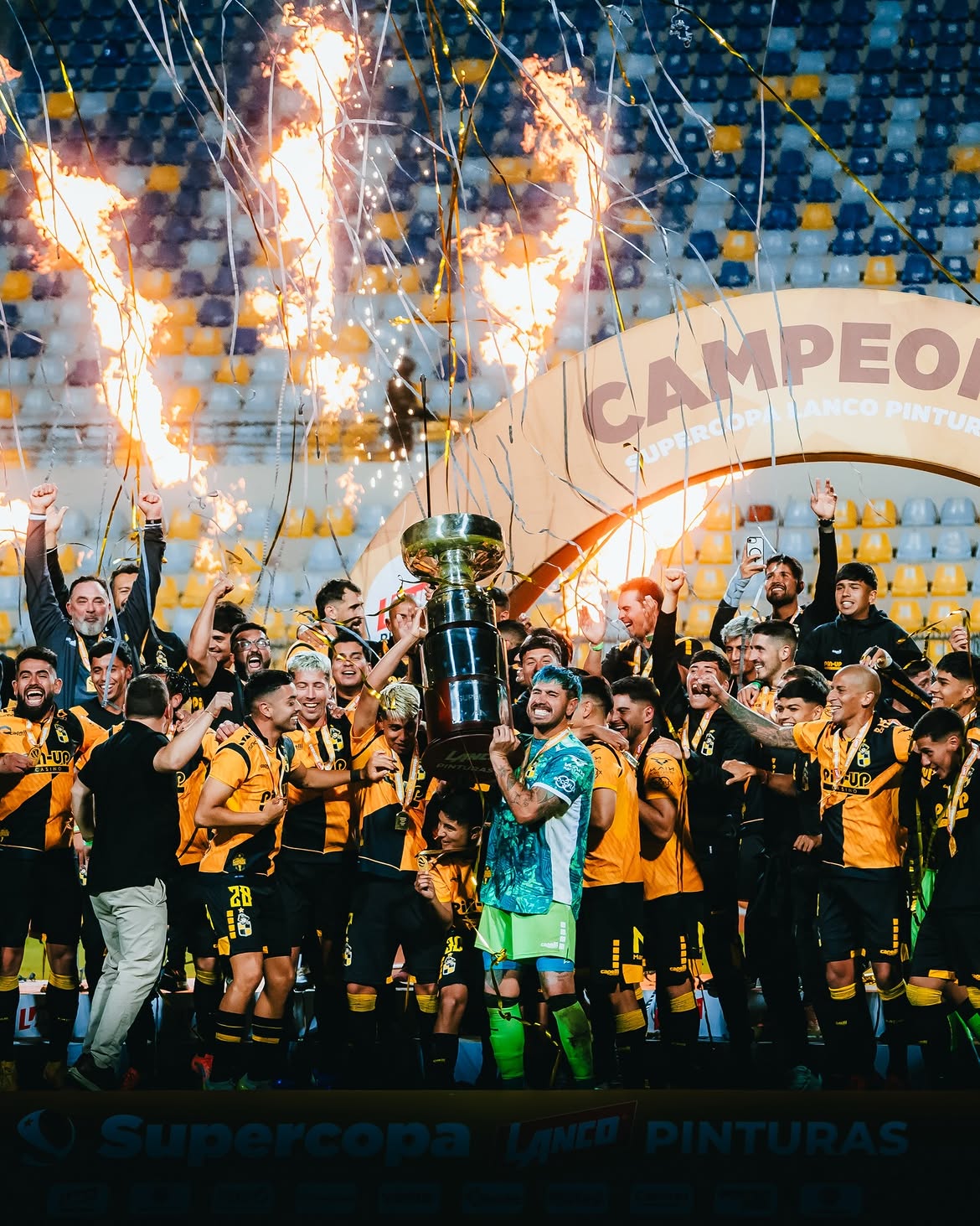 1.Medalla Supercopa Fútbol Chileno  (Medalla + Caja + 2 Fotos + 1  FotoBook).