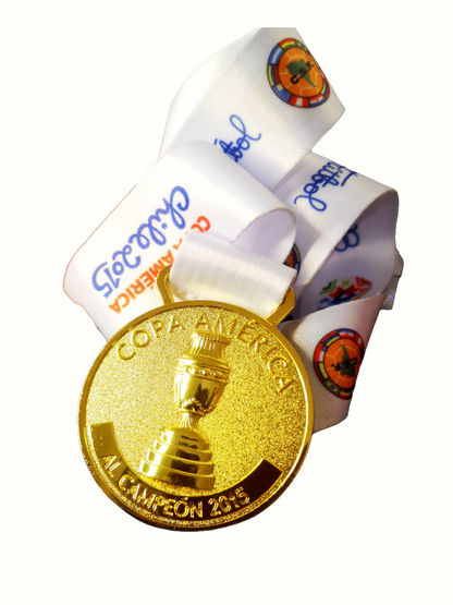 Medalla Campeón Copa América 2015 (Chile 🇨🇱). (Medalla + Caja + 2 Fotos).