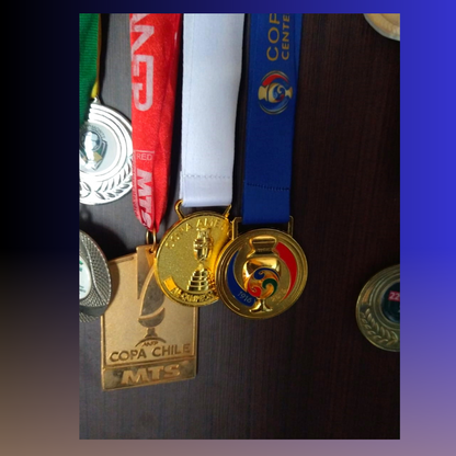 1. Pack Chile 🇨🇱 Campeón: Medallas Copa América 2015/2016.