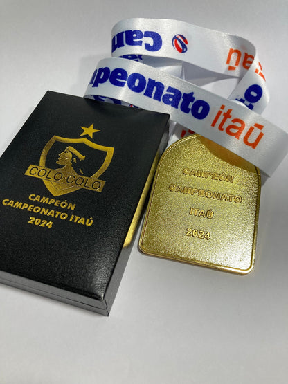 Medalla Campeón 2024 COLO COLO. (Medalla + Caja + 2 Fotos + 1  FotoBook).